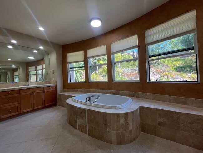 Building Photo - Elegant 5-Bedroom Carmel Valley Home with ...