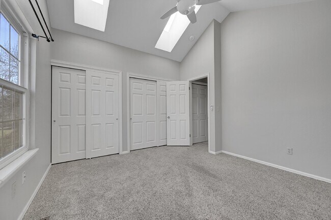 Building Photo - $2,195.00 - 2 Bed, 1.5 Bath, Townhome in L...