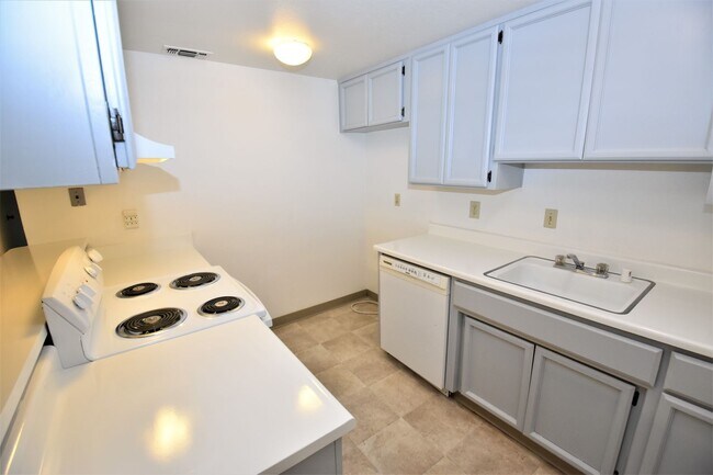 Building Photo - 3846-3846 Westporter Dr