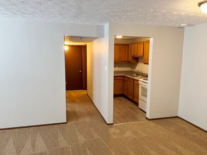 Building Photo - 225 Hillview Ln