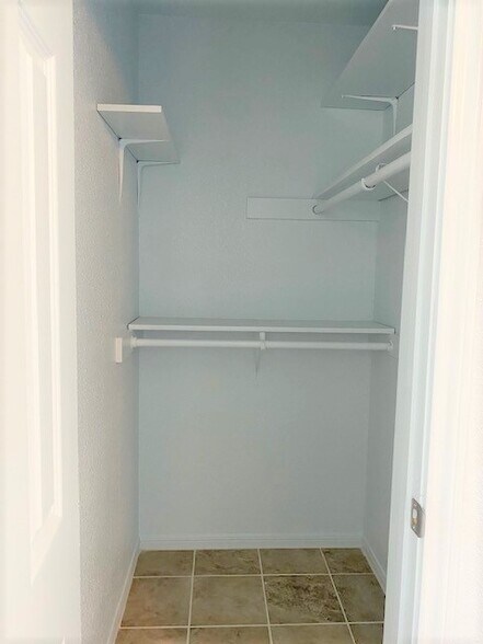 Building Photo - 305 Bronc Dr
