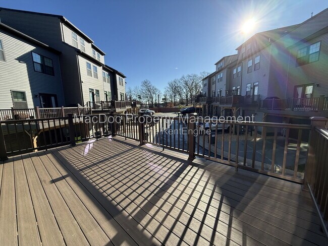Building Photo - 1100 Rampart Dr