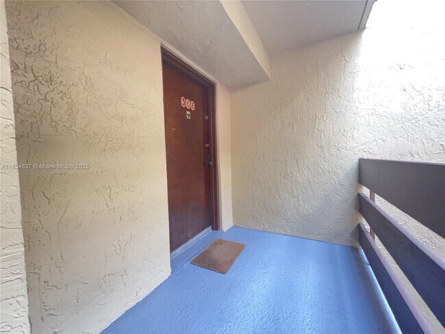Building Photo - 9255 SW 125th Ave