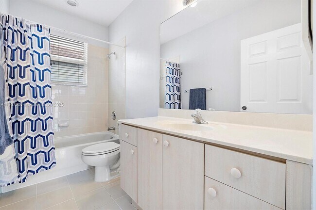 Building Photo - 1431 SE 18th Terrace