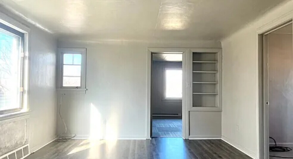 Living - 420 Taylor St