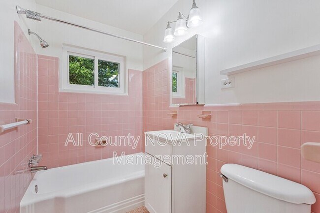 Building Photo - 3160 Ravenwood Dr