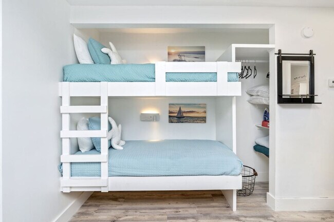 Building Photo - 775 Gulf Shore Dr