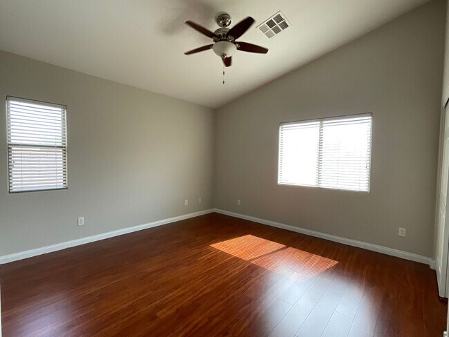 Building Photo - Spacious 3-bedroom, 2-bath, 2 car garage