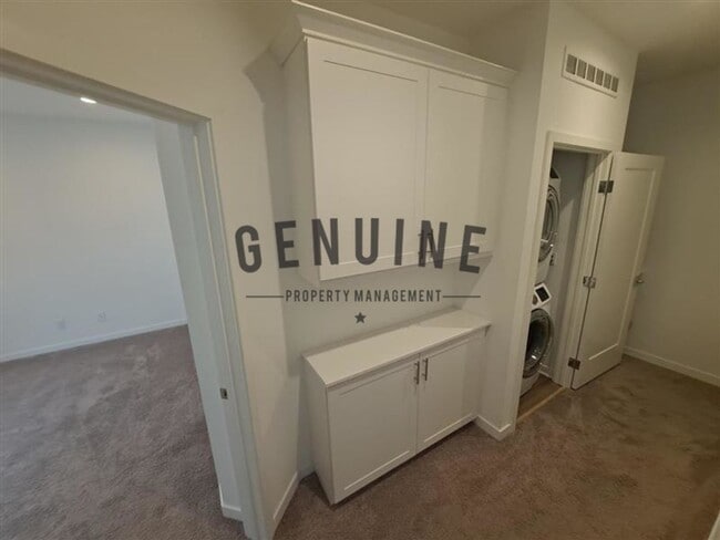 Building Photo - Coming Soon: Modern Tri-Level 2Bd 2.5Ba Townhouse in Irvine!