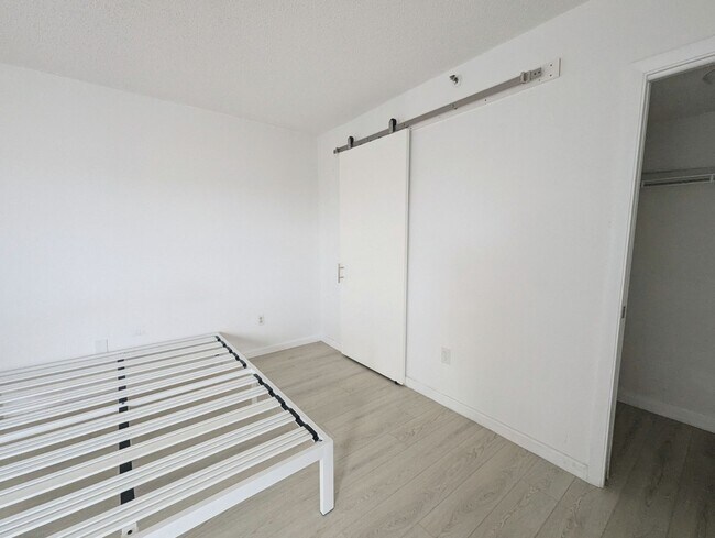 Building Photo - 896 N Federal Hwy