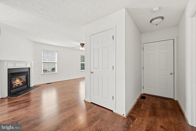 Building Photo - 2068 Stoneleigh Dr