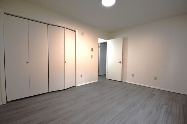Building Photo - 2BR/1Ba, close to 7th Street, food truck c...