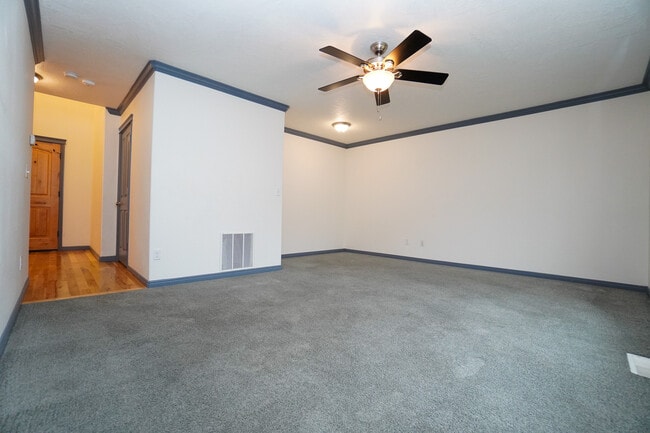 Building Photo - 11301 W Goldenrod Ave