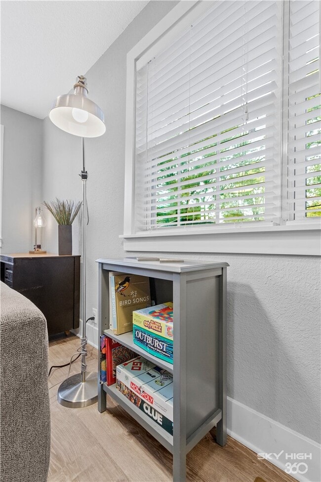 Building Photo - 1305 SE Benton St