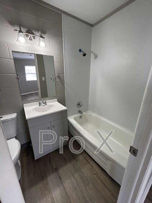 Building Photo - 1411 S Broadway St