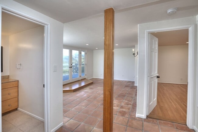 Building Photo - Peaceful Hope Ranch Living