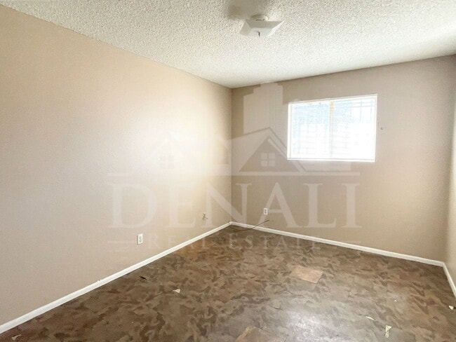 Building Photo - 410 E Desert Dr