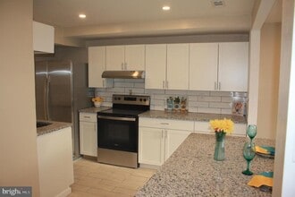 Building Photo - 115 E Kings Hwy