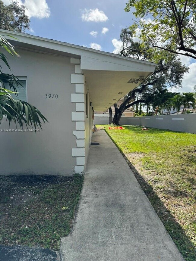 Primary Photo - 3970 SW 58th St
