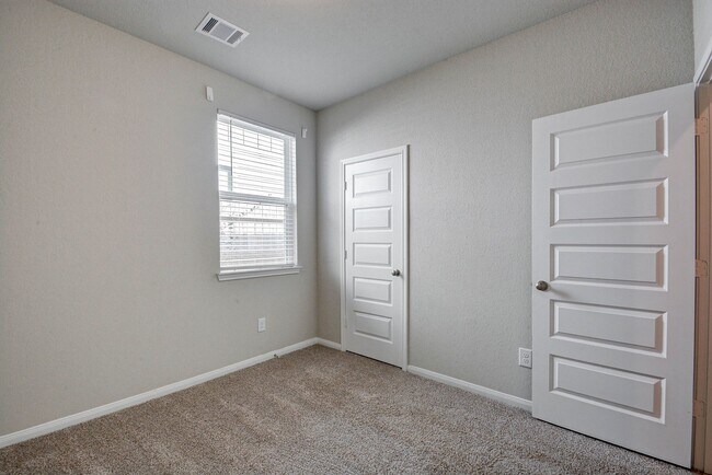 Building Photo - 18572 Meadow Point Ln
