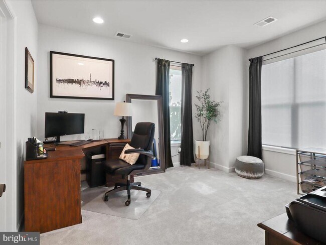 Building Photo - 12293 Sessile Commons