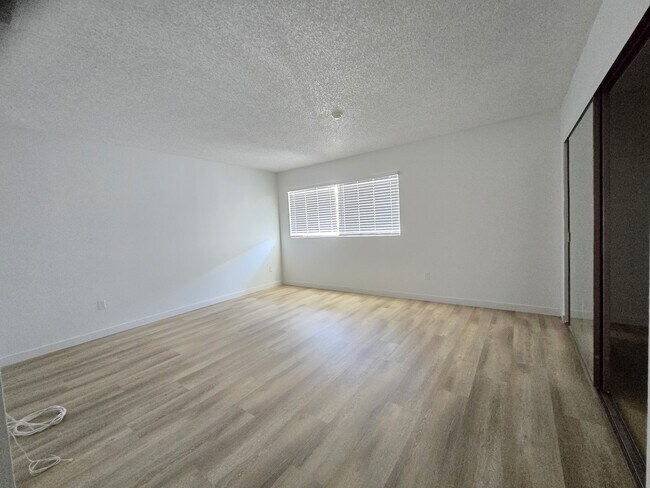 Building Photo - 714 N Irena Ave