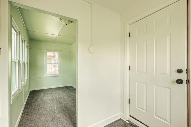 Building Photo - 610 Fairview Ave N