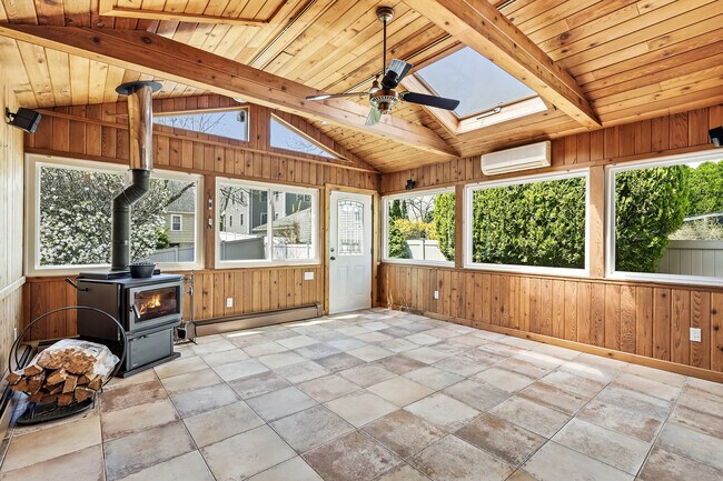 Building Photo - 317 Hornidge Rd