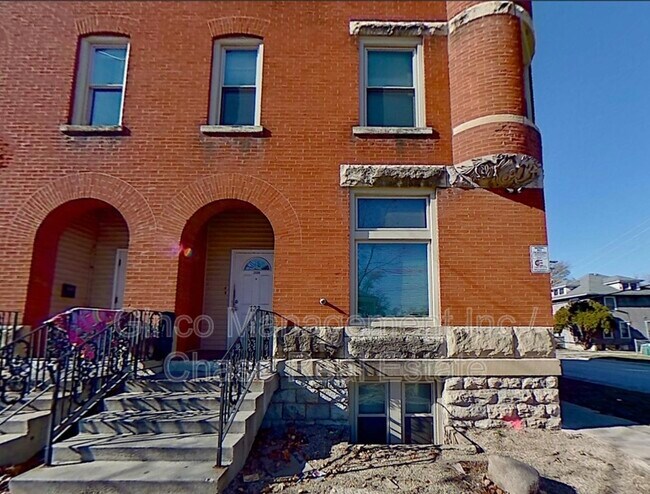 Building Photo - 113 N Hickory St
