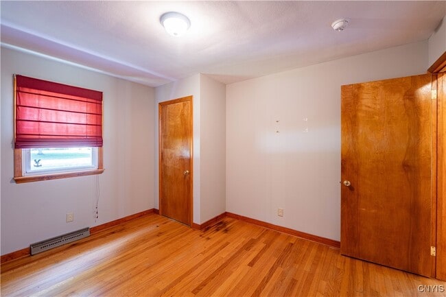 Building Photo - 8686 Maple Ln
