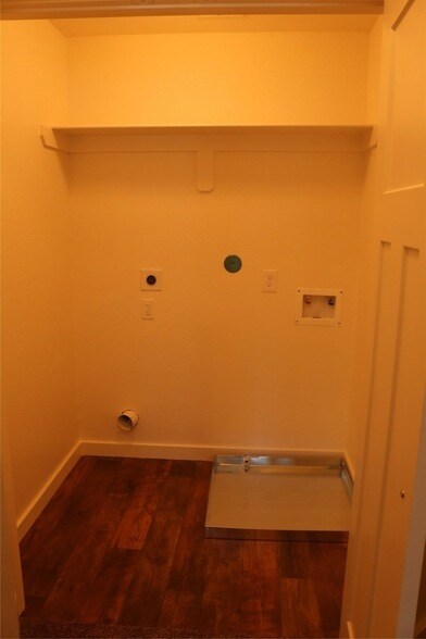 Building Photo - 10535 Mills Rd