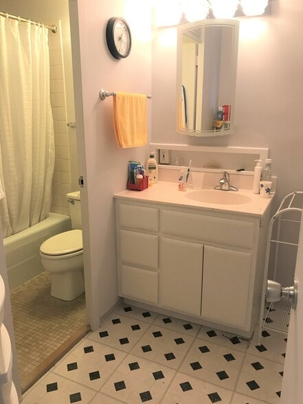 Building Photo - 17 S 1st St