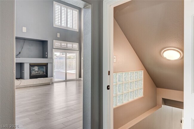 Building Photo - 3800 Beacon Point St