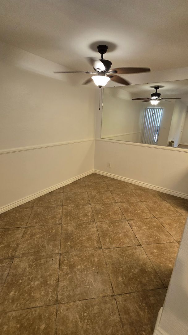 Building Photo - Santa Ana - 1 Bedroom 1 Bath Downstairs Co...