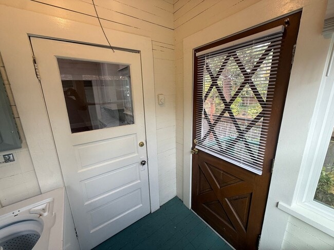Building Photo - Charming 1BR/1BA House