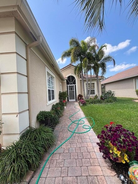 Building Photo - 6532 SE Broadmoor Ln