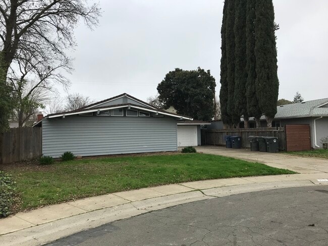 Building Photo - 2717 El Segundo Dr