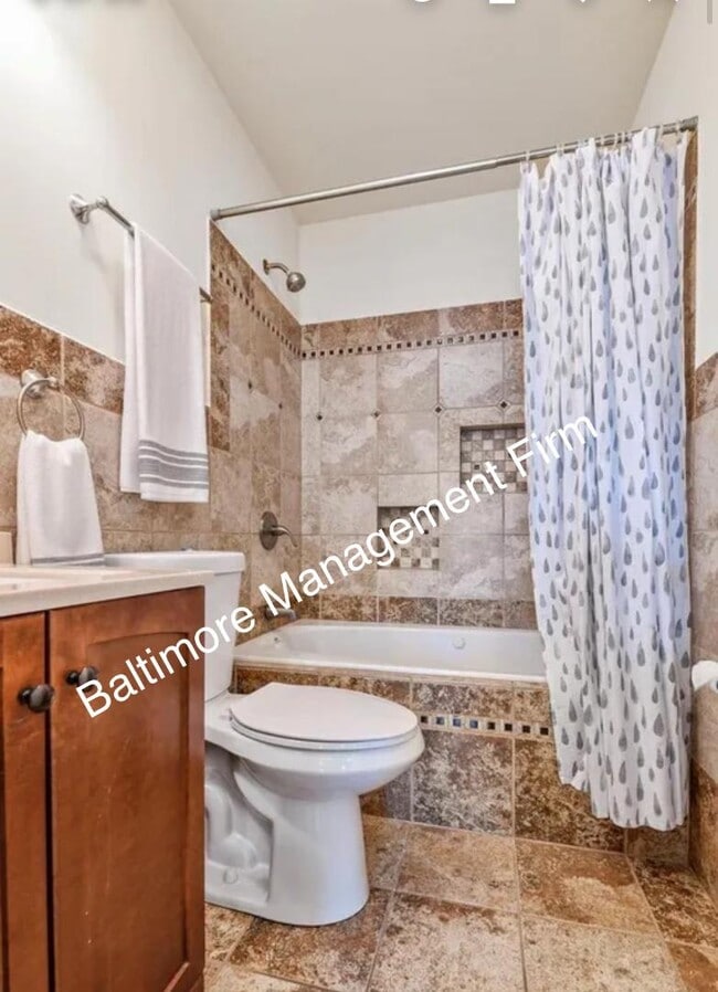 Building Photo - 626 S Macon St.