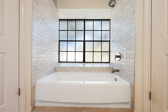 Building Photo - 11464 Bristle Oak Trail