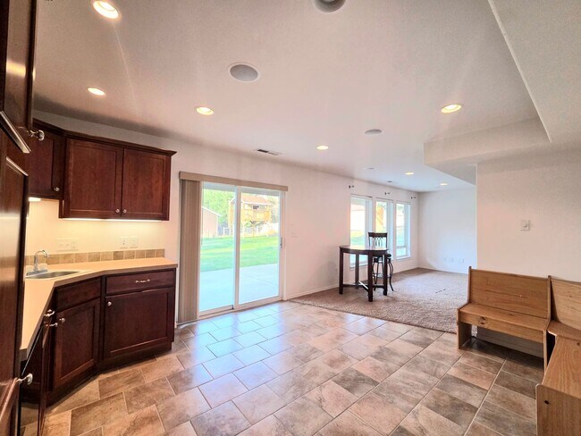 Building Photo - Grandiose Home on 1 Acre -- in East Wenatchee for Rent!!