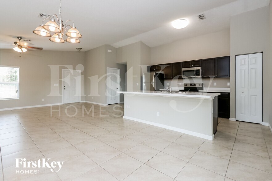 Building Photo - 4477 Southwest