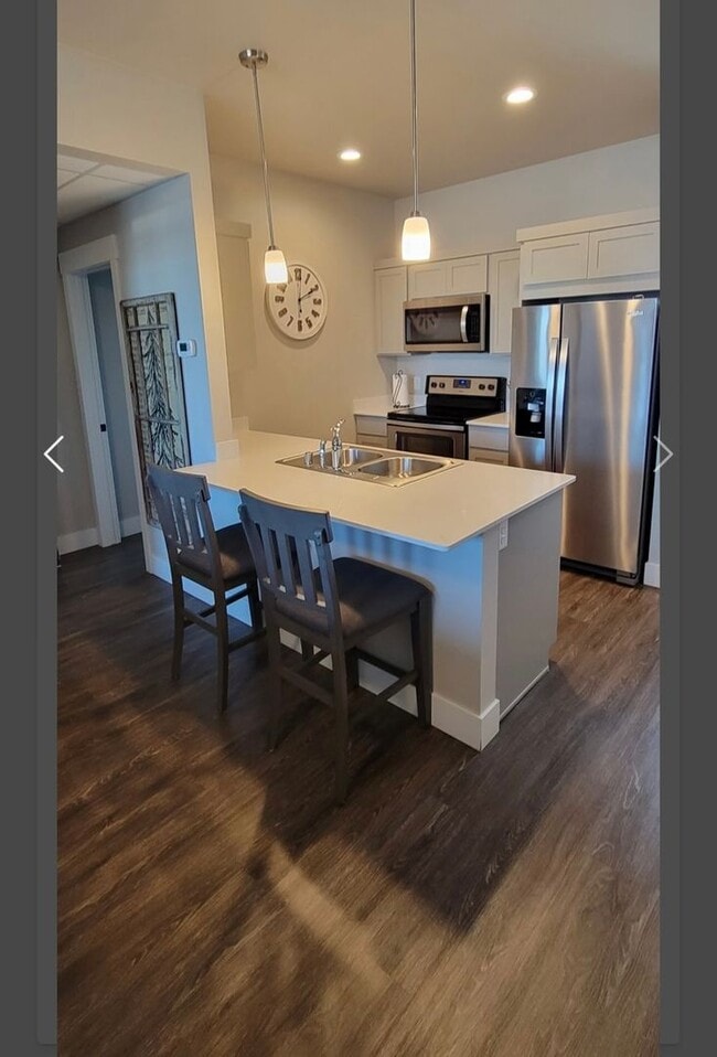 Building Photo - Fully furnished home in heart of newly bui...