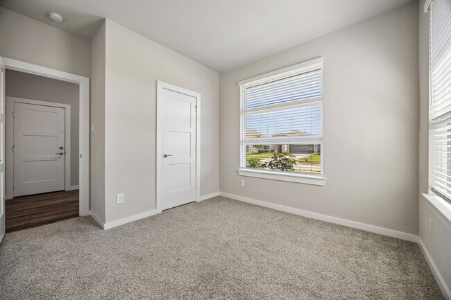 Building Photo - 22843 Castello Lakes Dr