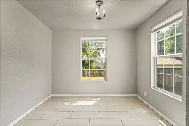 Building Photo - House Available for Rent!