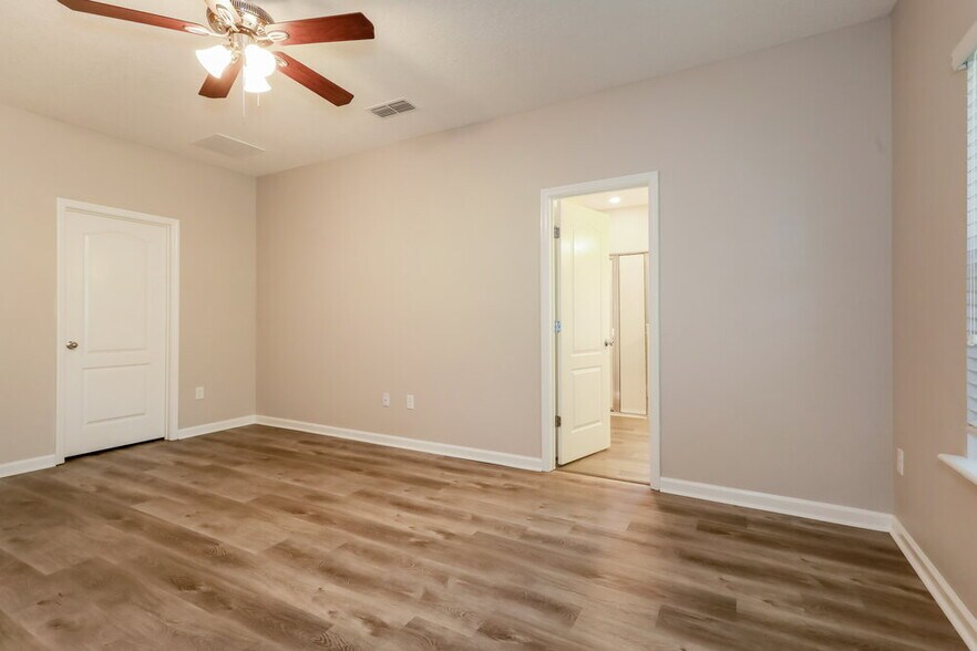 Building Photo - 16162 Blossom Lake Dr