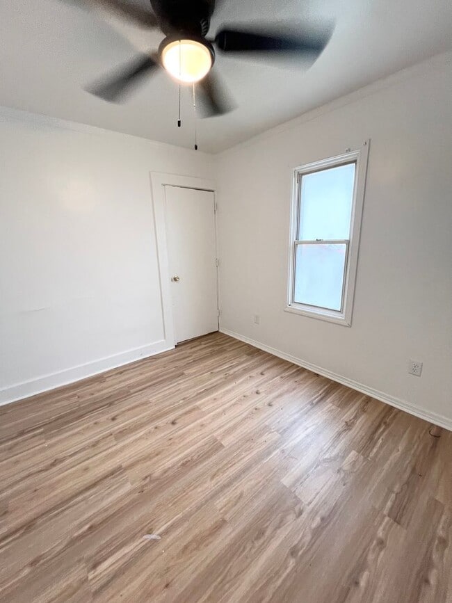 Building Photo - COMING SOON! 2 BEDROOM HOUSE