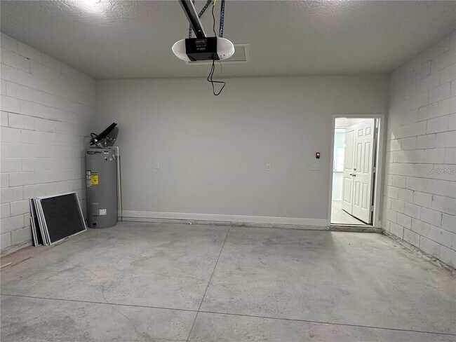 Building Photo - 149 Maple Dr