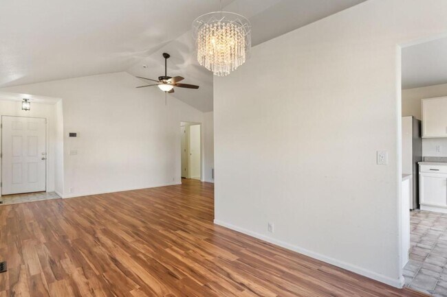 Building Photo - 8402 Snowdrop Ct