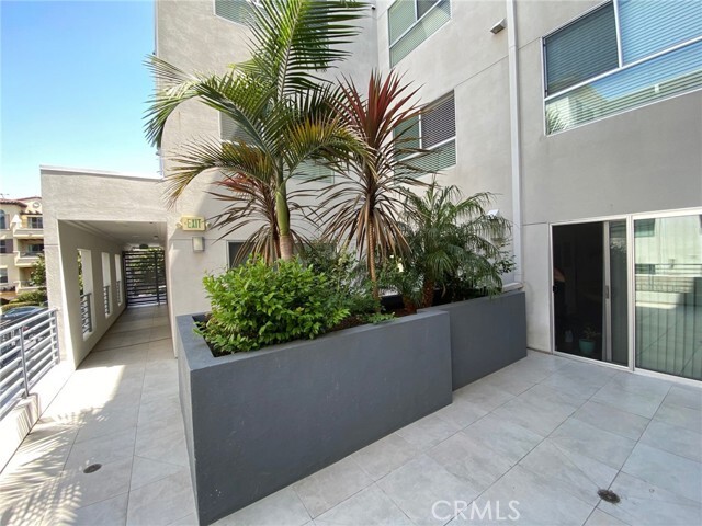 Building Photo - 5026 Rosewood Ave