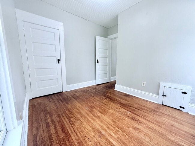 Building Photo - 900 W Parker St